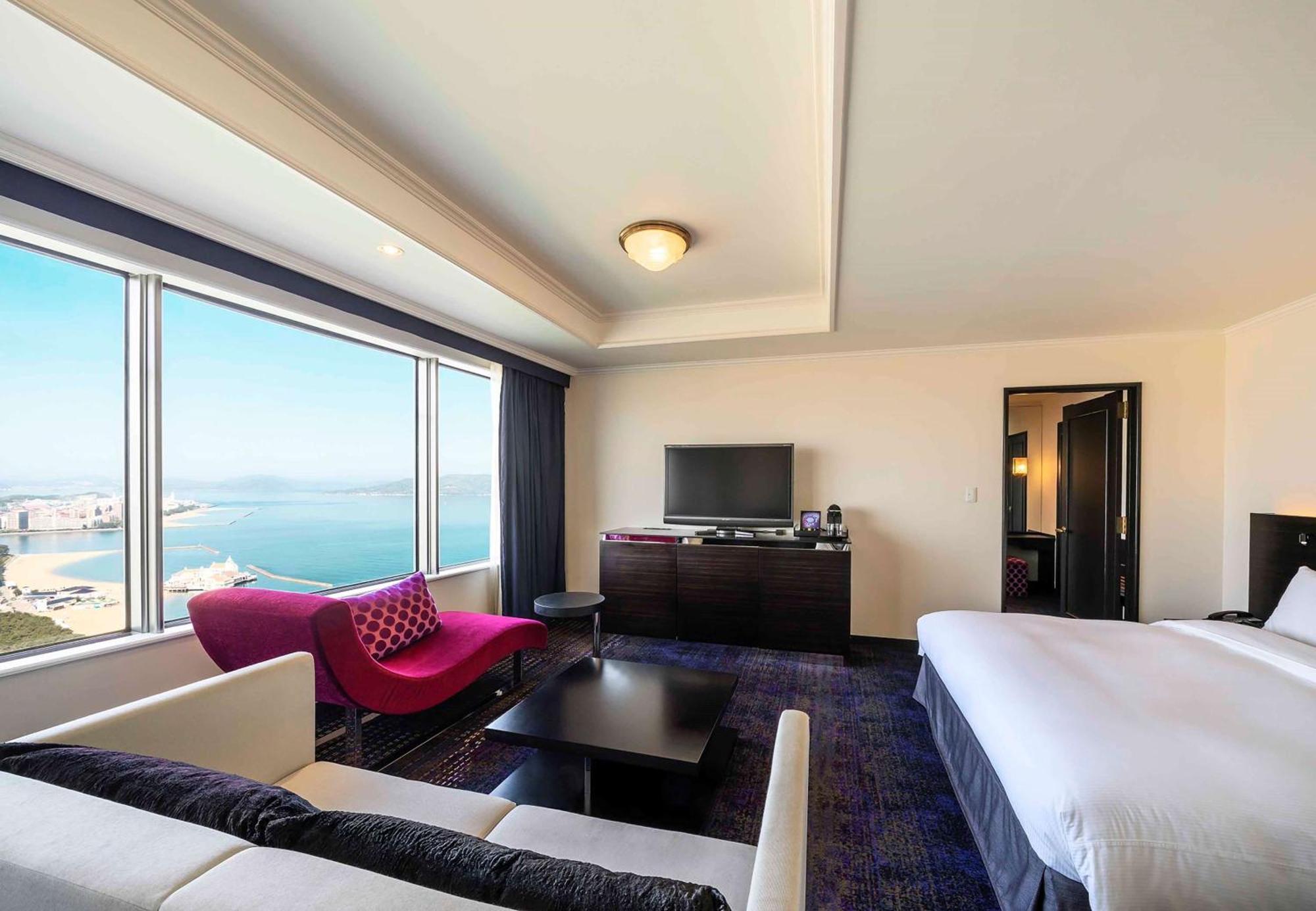 Hilton Fukuoka Sea Hawk Hotel Exterior foto