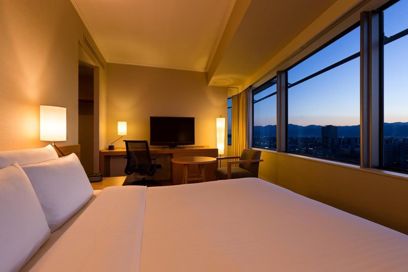 Hilton Fukuoka Sea Hawk Hotel Exterior foto